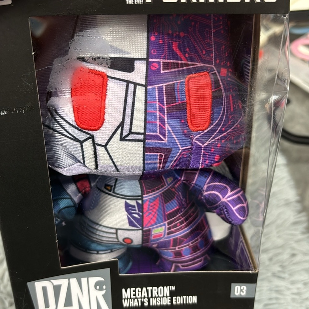 NIB NWT YuMe Transformers DZNR Megatron What's Inside Edition Plush Hasbro 03